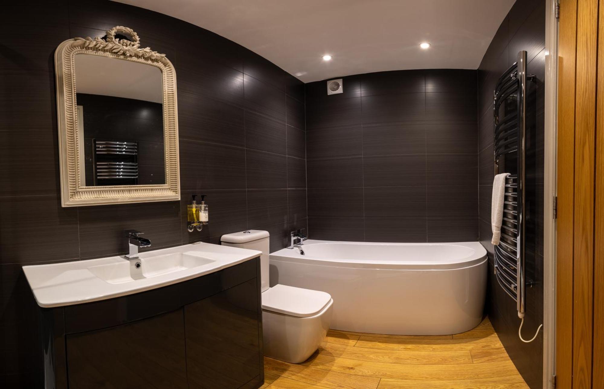 The Lower Buck Inn Клитеро Екстериор снимка