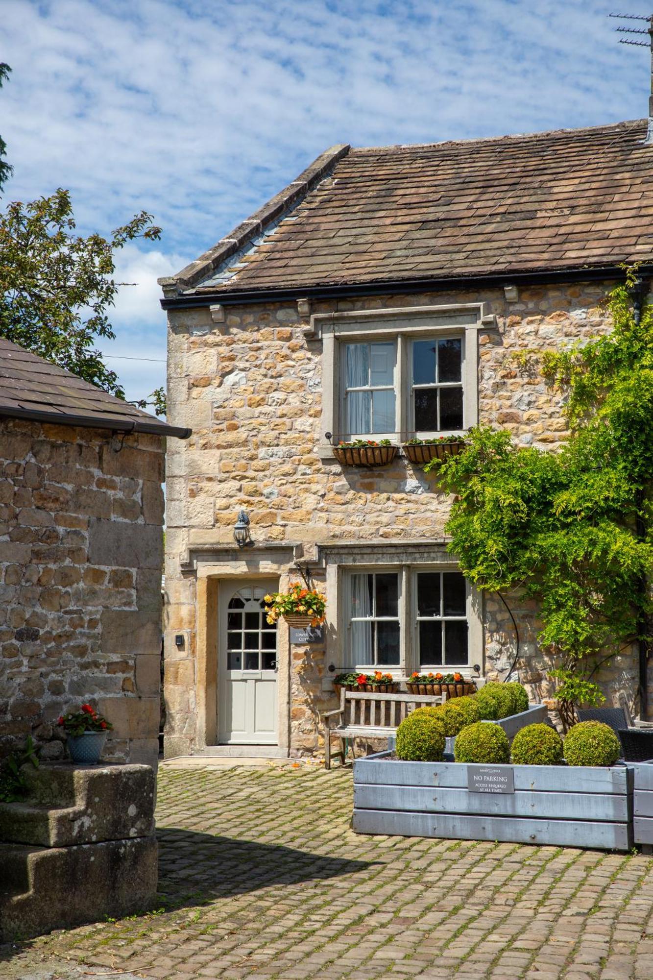 The Lower Buck Inn Клитеро Екстериор снимка